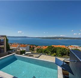 4 bedroom villa with infinity pool and sea views in Crikvencia, Rijeka, sleeps 8